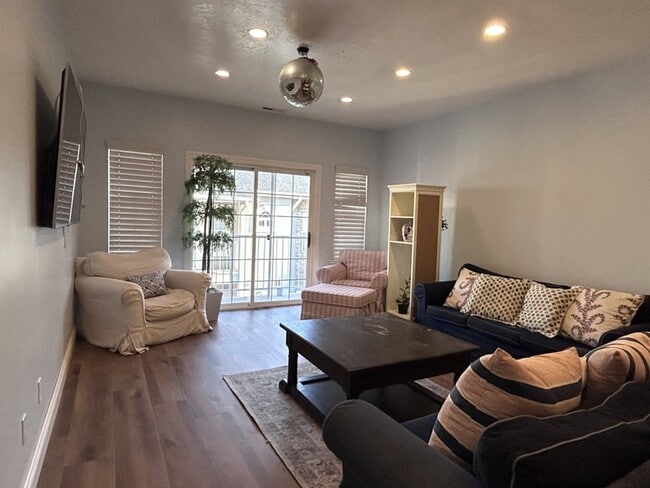 property at 432 N Seven Peaks Blvd