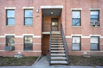 209 Berry St in Brooklyn, NY - Building Photo - Building Photo