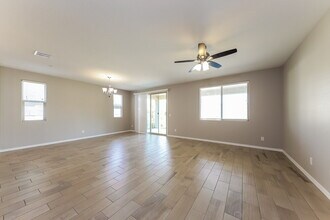 10654 W Anna Ave in Peoria, AZ - Foto de edificio - Building Photo