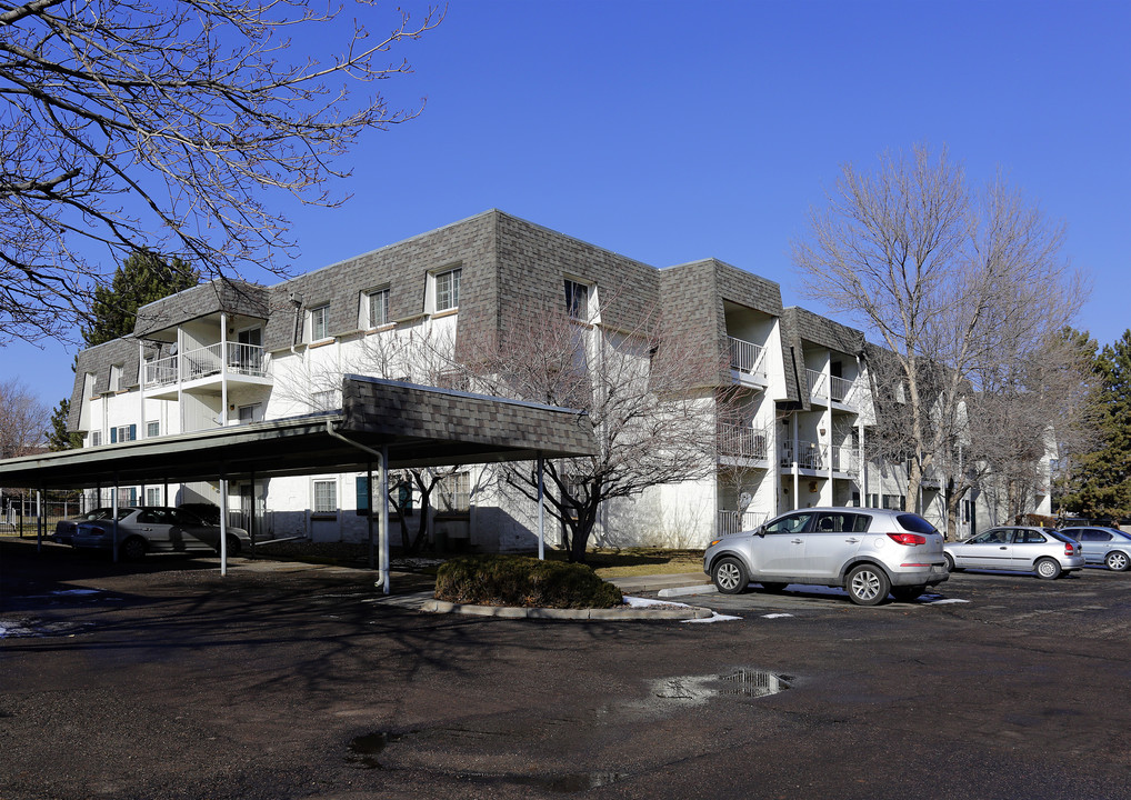 Jasmine Condominiums in Denver, CO - Building Photo