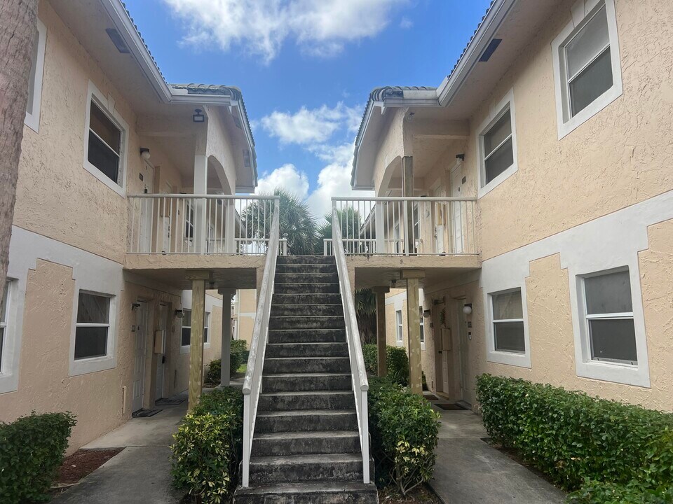 12191 Royal Palm Blvd in Coral Springs, FL - Building Photo