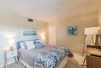 5541 Del Sol Blvd in St. Petersburg, FL - Building Photo - Building Photo