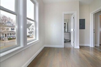 150 Green St, Unit 2A in Melrose, MA - Building Photo - Building Photo