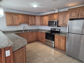 693 St Margarets Bay Rd in Halifax, NS - Building Photo - Building Photo
