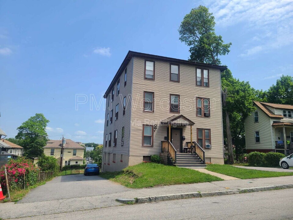 73 Green Hill Pkwy in Worcester, MA - Building Photo