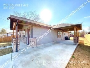 255 Dolores Ave in San Antonio, TX - Building Photo - Building Photo