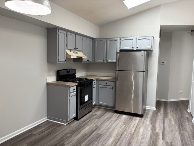 1521 Commodore Ct in Schaumburg, IL - Building Photo - Building Photo