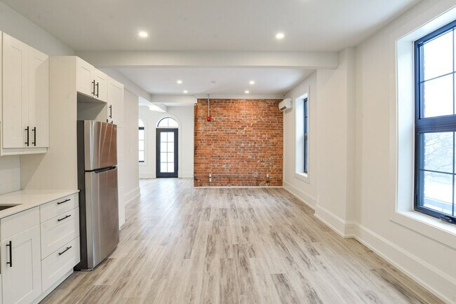 27 Peter St N in Orillia, ON - Building Photo - Building Photo