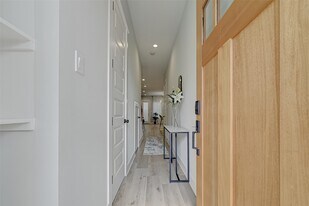 2105 Sam Wilson St in Houston, TX - Building Photo