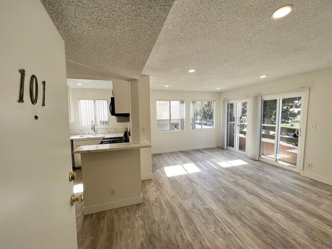 3722 S Canfield Ave, Unit 101 in Los Angeles, CA - Building Photo - Building Photo