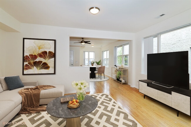 1304 N Claremont Ave in Chicago, IL - Building Photo - Building Photo