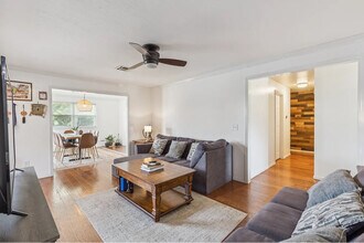 1316 Sunrise Dr in Moore, OK - Foto de edificio - Building Photo