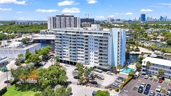 13155 Ixora Ct in North Miami, FL - Building Photo