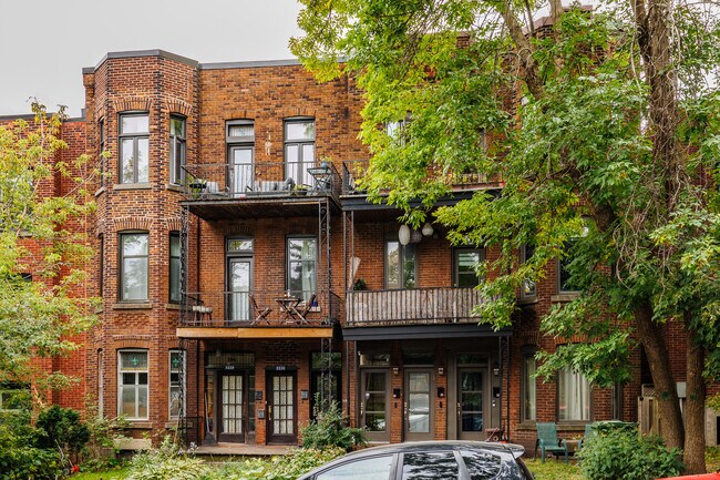 2250 De Hampton Av in Montréal, QC - Building Photo - Primary Photo