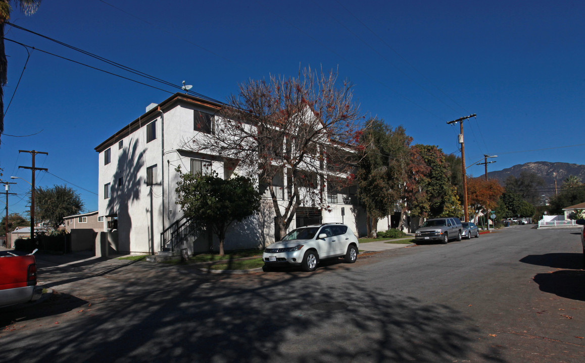 1117 S Lake St in Burbank, CA - Building Photo