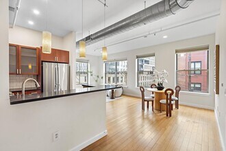 234 10th St, Unit 415 in Jersey City, NJ - Building Photo - Building Photo