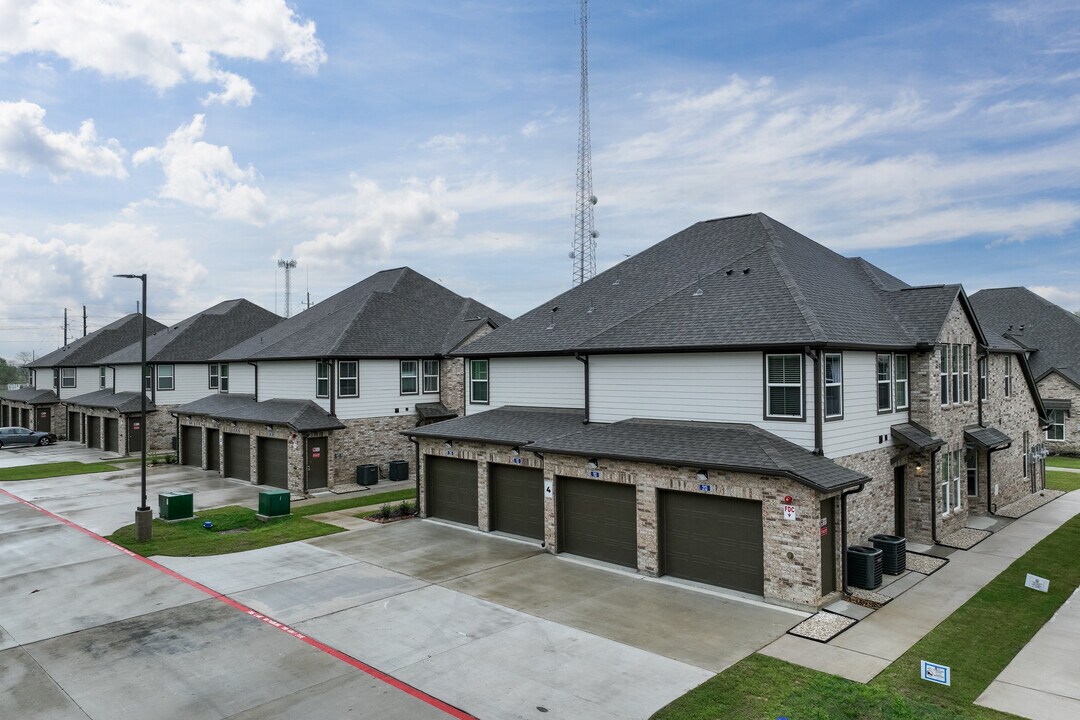 Park Place Flats in Waller, TX - Building Photo