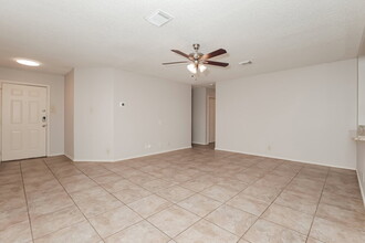 2919 Quiet Plain Dr in San Antonio, TX - Foto de edificio - Building Photo