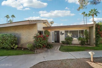 4800 N 68th St in Scottsdale, AZ - Foto de edificio - Building Photo