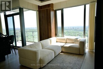 8 Cumberland St in Toronto, ON - Building Photo - Building Photo