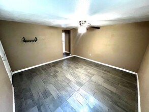 2036 S Roosevelt Rd 6 in Portales, NM - Foto de edificio - Building Photo