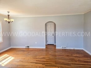 1604 44th St in Des Moines, IA - Building Photo - Building Photo