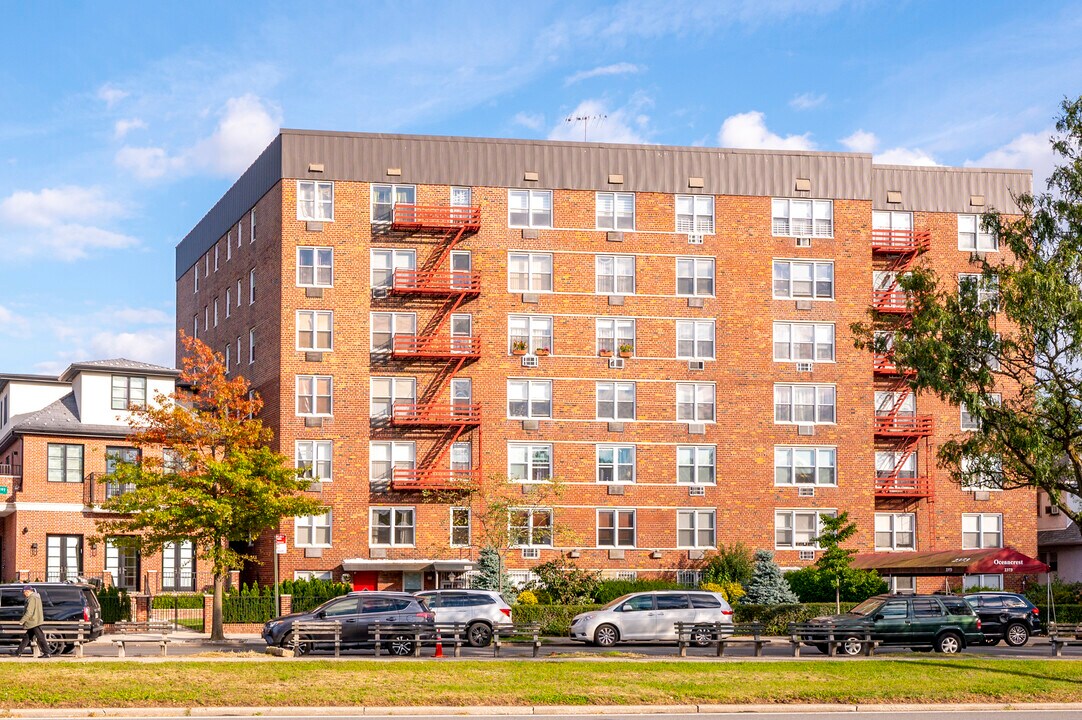 2373 Ocean Pky in Brooklyn, NY - Foto de edificio