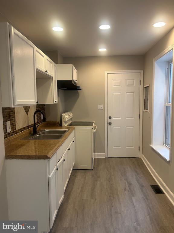 property at 1705 N Mount St