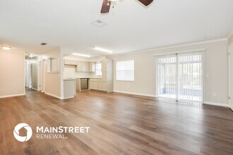218 Buena Vista St in Debary, FL - Foto de edificio - Building Photo
