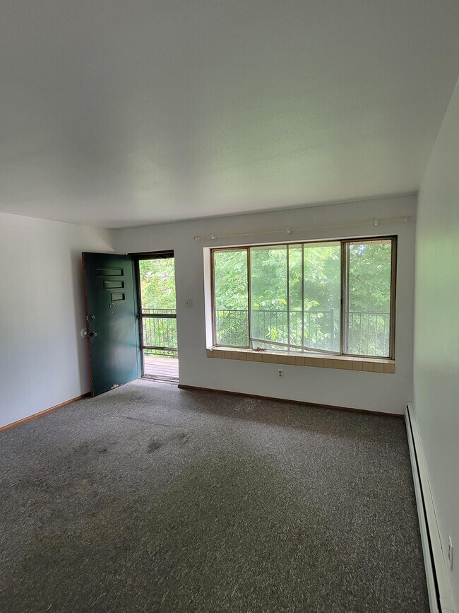 1484 S 92nd St in West Allis, WI - Building Photo - Building Photo