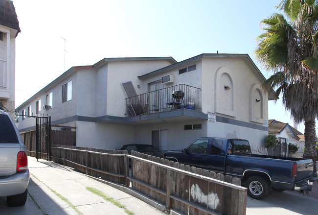 4229 Highland Ave in San Diego, CA - Foto de edificio - Building Photo