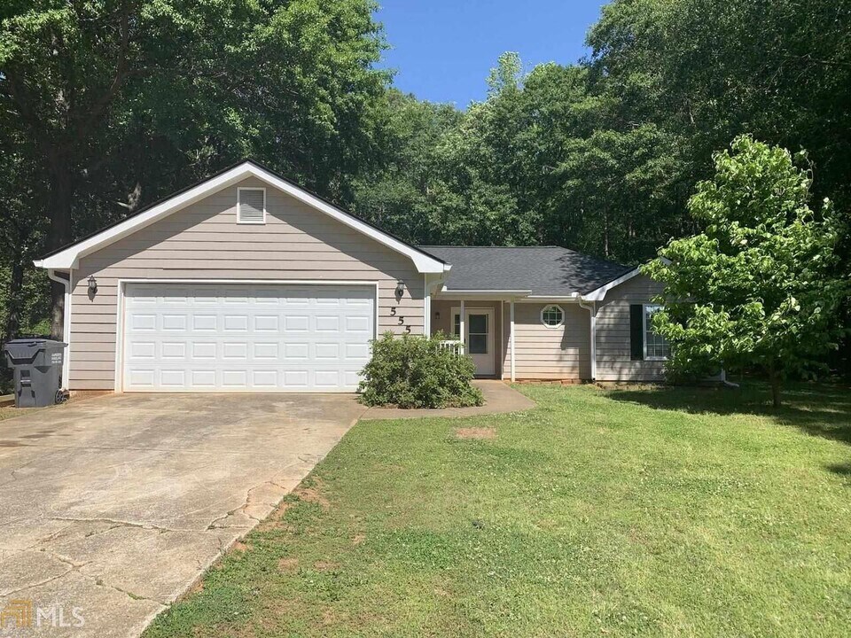 555 Cowan Rd in Covington, GA - Building Photo