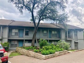 3204 Menchaca Rd in Austin, TX - Building Photo