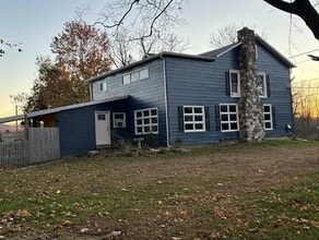 9 Wisner Rd, Unit Two-Unit Farmhouse in Warwick, NY - Building Photo - Building Photo