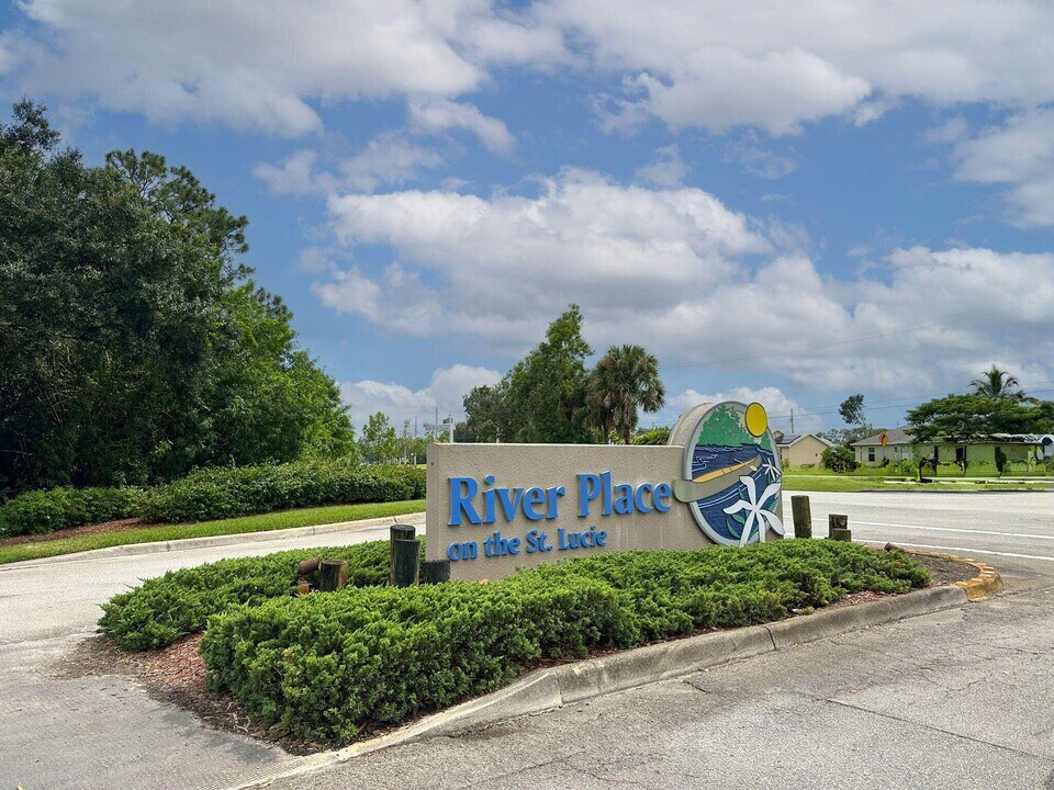 650 Waters Edge Ln in Port St. Lucie, FL - Building Photo