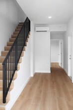 1376 SW 4th St in Miami, FL - Foto de edificio - Building Photo