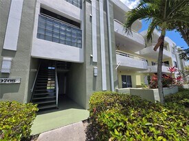 10765 SW 108th Ave in Miami, FL - Building Photo