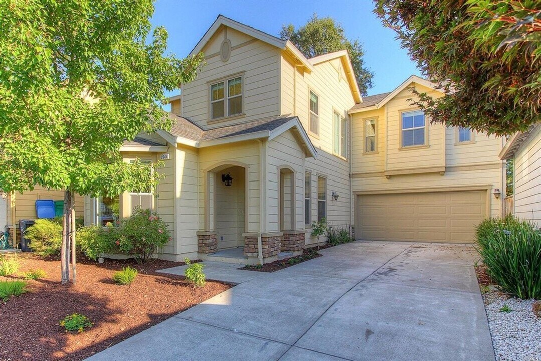 2744 Rochelle St in Santa Rosa, CA - Building Photo