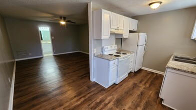 Creek Bend Apartments in Huntsville, AL - Building Photo - Building Photo