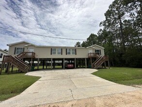 7091 W Issaquena St in Bay St. Louis, MS - Building Photo - Building Photo