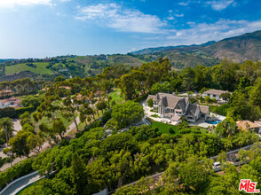 27931 W Winding Way in Malibu, CA - Building Photo - Building Photo