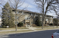 2114 N Summit Ave in Milwaukee, WI - Foto de edificio - Building Photo