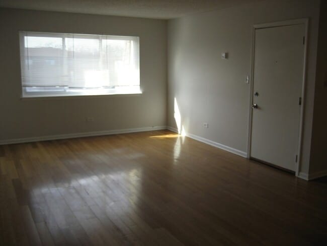 1424 Carol Ct, Unit 3A in Palatine, IL - Foto de edificio - Building Photo