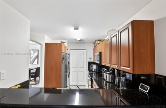 910 SW 143rd Ave in Pembroke Pines, FL - Building Photo - Building Photo