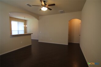 669 Creekside Cir in New Braunfels, TX - Building Photo - Building Photo