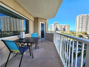1985 S Ocean Dr in Hallandale Beach, FL - Foto de edificio - Building Photo
