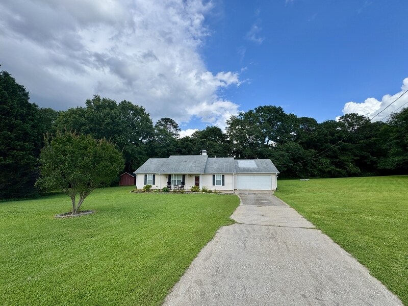 2237 Ross Ln in Locust Grove, GA - Building Photo