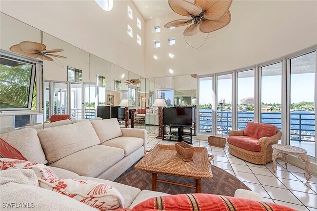property at 4560 Gulf Shore Blvd N