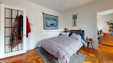 101 Mills St, Unit 2 in Malden, MA - Foto de edificio - Building Photo