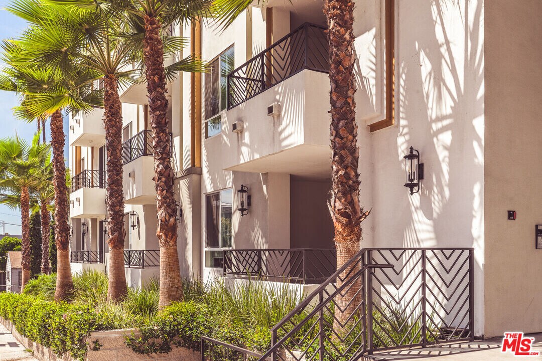 1759 N Gower St in Los Angeles, CA - Building Photo
